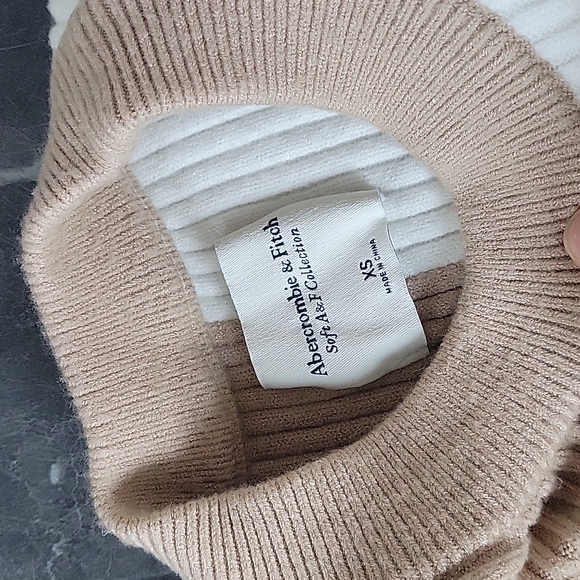 A&F LuxeSoft Oversize Splice Crew Sweater XS - Picture 5 of 5